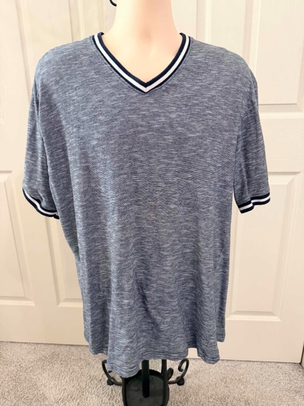 Men's Brand New Navy Blue & White V-Neck Top Size 2XL
